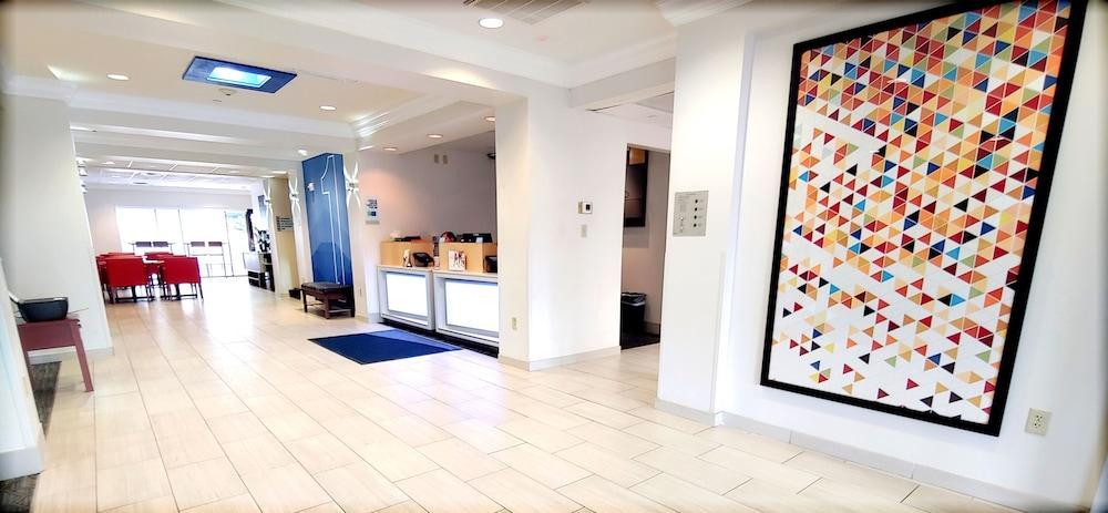 Holiday Inn Express & Suites Clear Spring By Ihg Exterior foto
