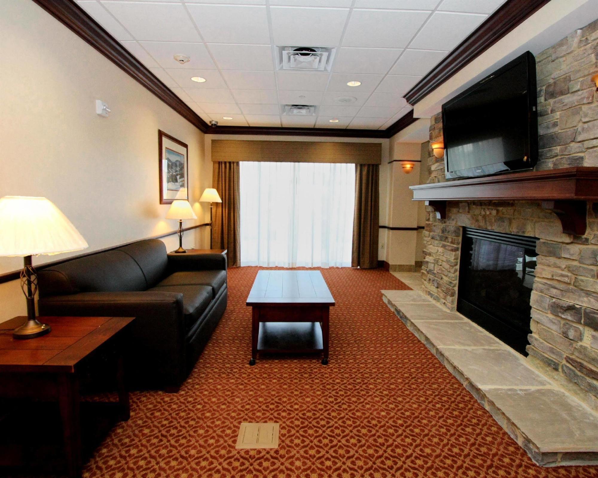 Holiday Inn Express & Suites Clear Spring By Ihg Exterior foto